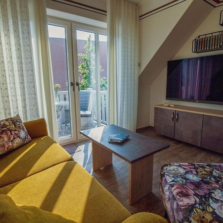 Up Besoeoek - Rapsbluete Mit Infrarotsauna Krummhörn Esterno foto