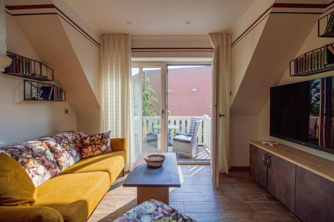Up Besoeoek - Rapsbluete Mit Infrarotsauna Krummhörn Esterno foto