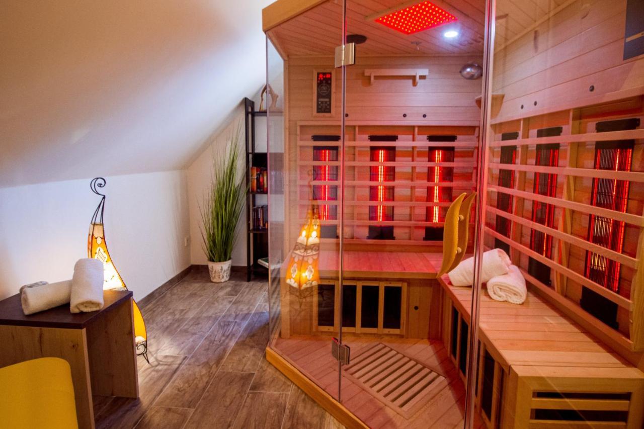 Up Besoeoek - Rapsbluete Mit Infrarotsauna Krummhörn Esterno foto