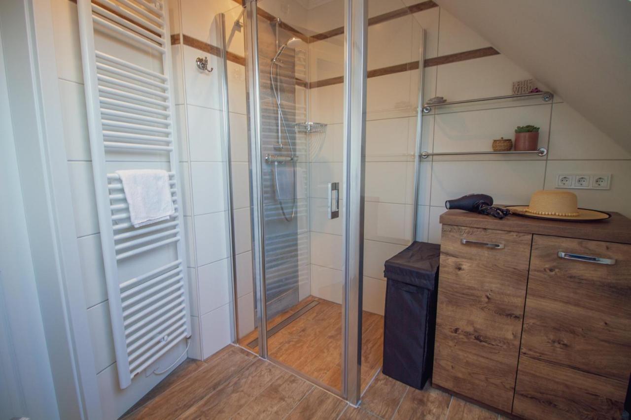 Up Besoeoek - Rapsbluete Mit Infrarotsauna Krummhörn Esterno foto